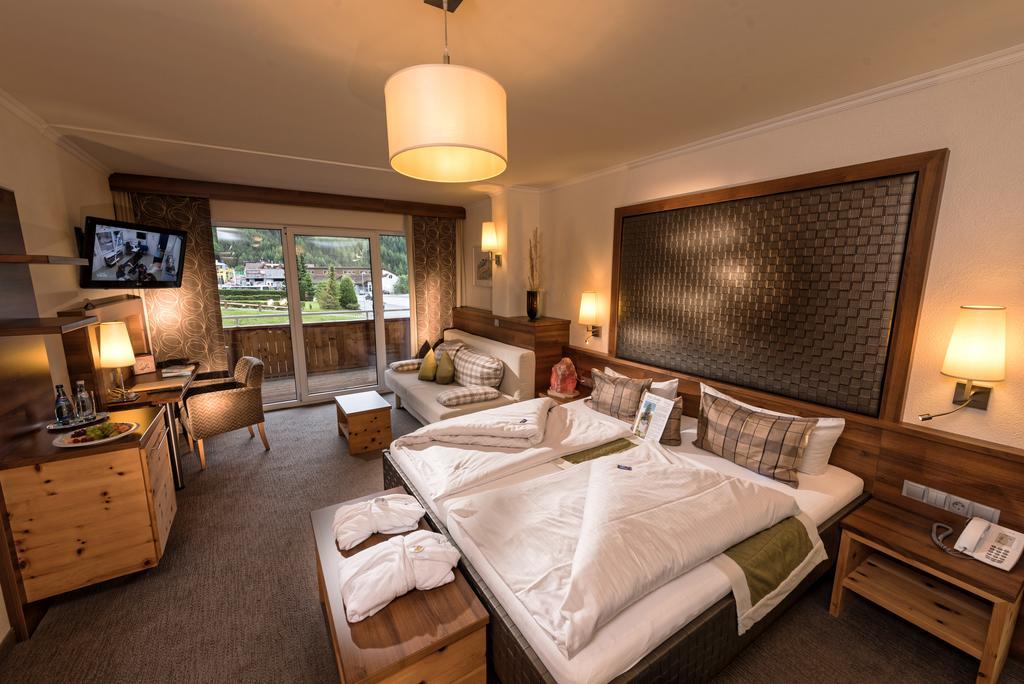 Hotel Andy 4 Sterne Superior Йерценс Экстерьер фото